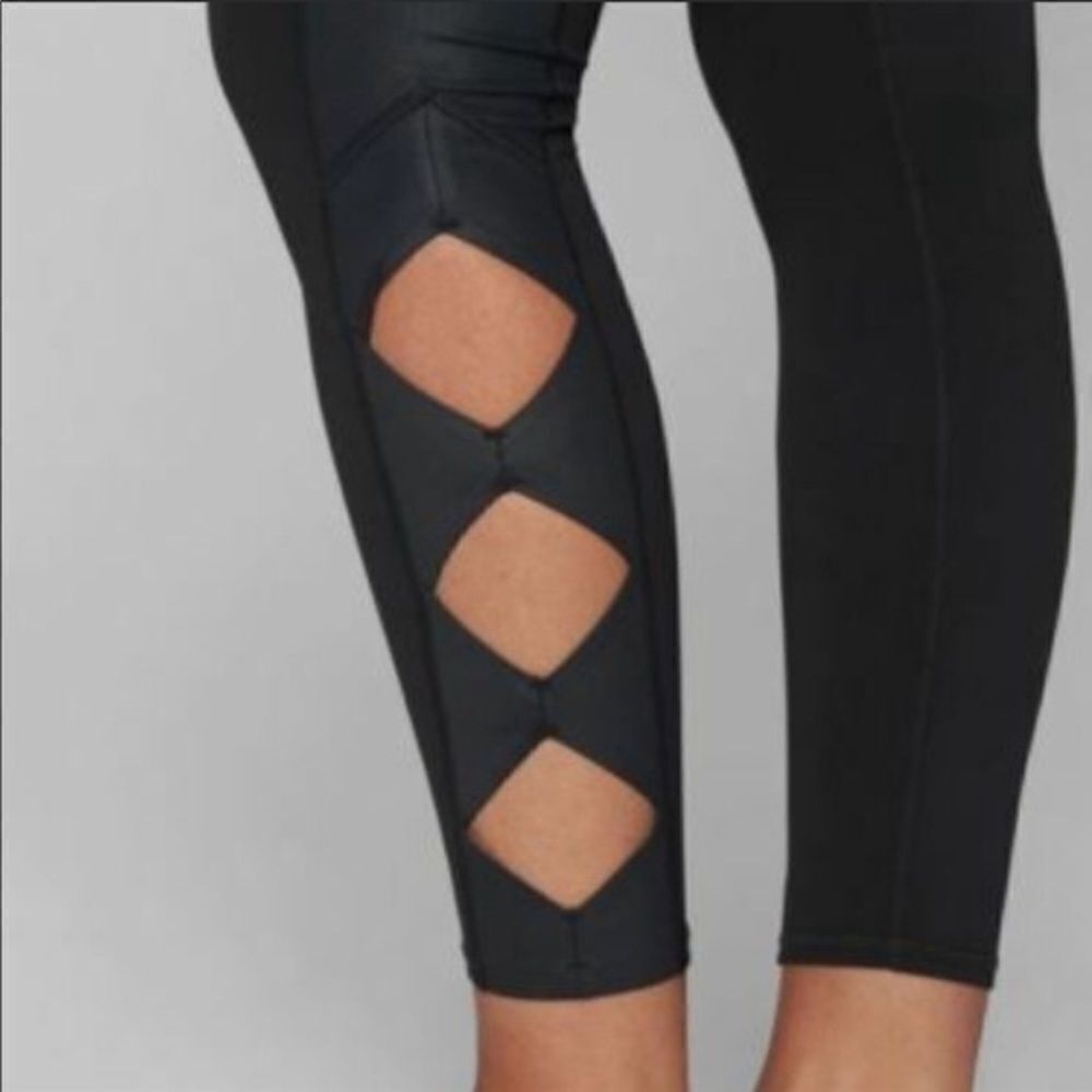Athleta Cobra Tight High Rise Cut Out Leggings Black XS - Picture 4 of 7